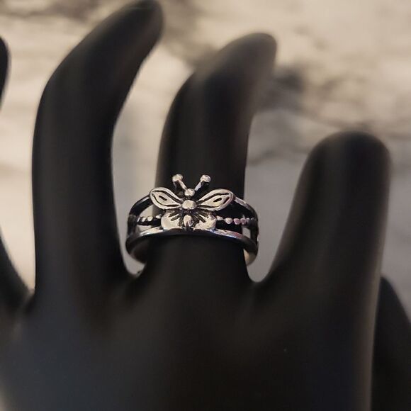 Silvery Butterfly Ring Size 7 - Picture 5 of 10